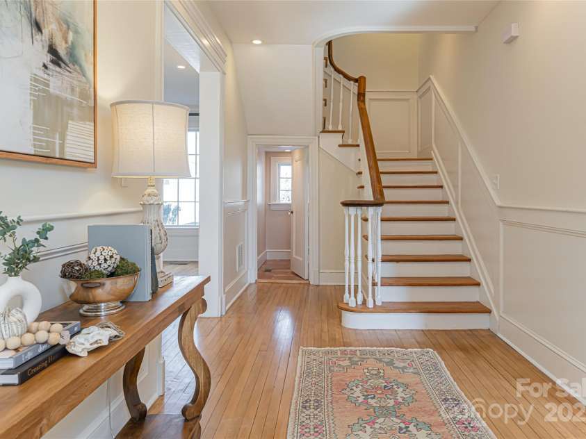 1 Evelyn Place, Asheville, NC 28801.  MLS# CAR4225059, YatesRealty ID 4266. 