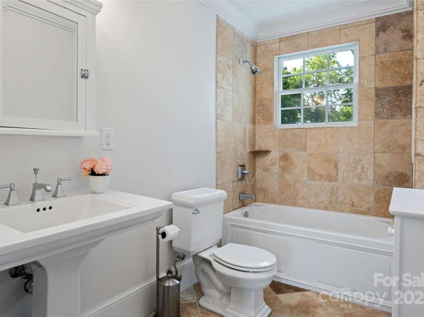 1 Evelyn Place, Asheville, NC 28801.  MLS# CAR4225059, YatesRealty ID 4266. 