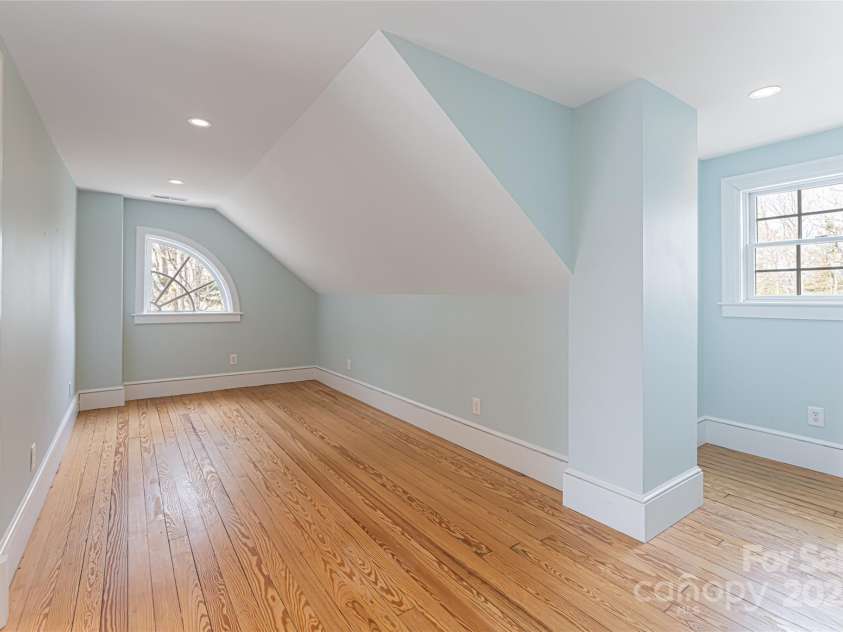 1 Evelyn Place, Asheville, NC 28801.  MLS# CAR4225059, YatesRealty ID 4266. 