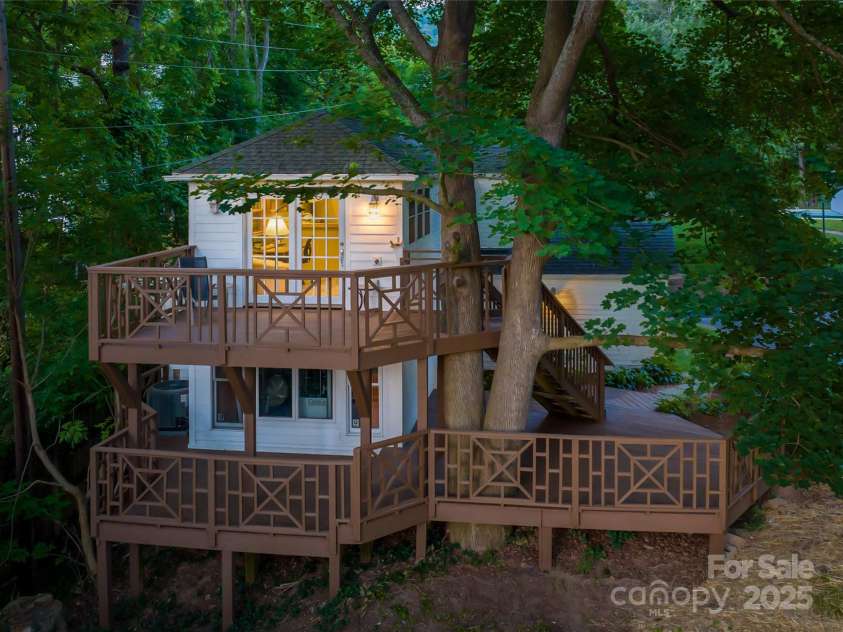 1 Evelyn Place, Asheville, NC 28801.  MLS# CAR4225059, YatesRealty ID 4266. 