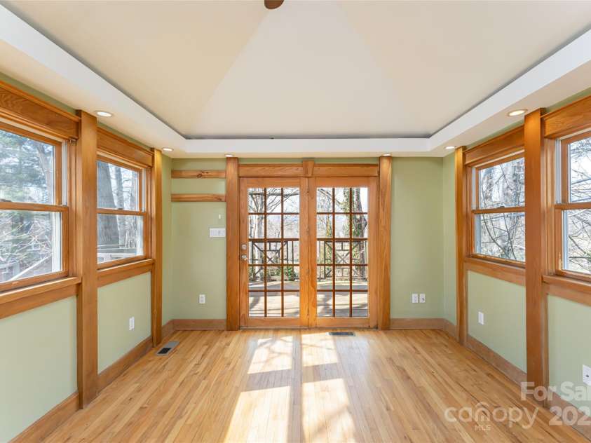 1 Evelyn Place, Asheville, NC 28801.  MLS# CAR4225059, YatesRealty ID 4266. 