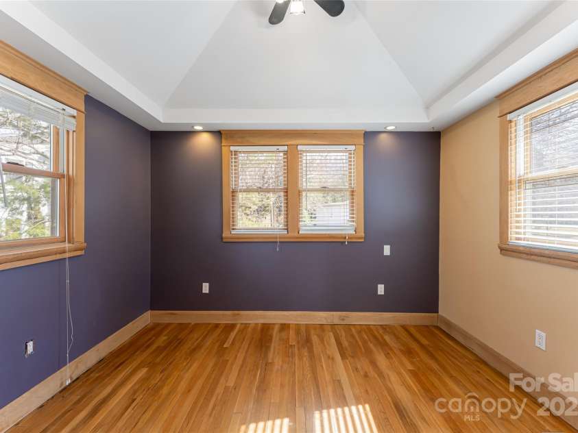 1 Evelyn Place, Asheville, NC 28801.  MLS# CAR4225059, YatesRealty ID 4266. 