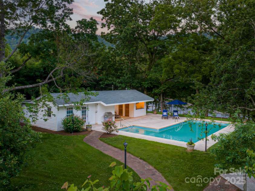 1 Evelyn Place, Asheville, NC 28801.  MLS# CAR4225059, YatesRealty ID 4266. 