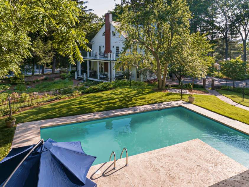 1 Evelyn Place, Asheville, NC 28801.  MLS# CAR4225059, YatesRealty ID 4266. 