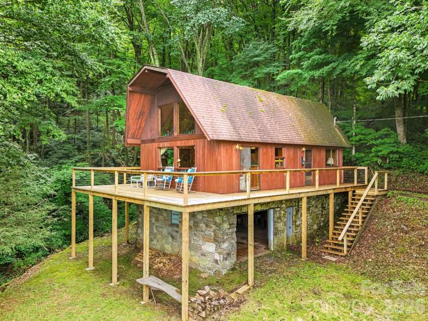 48 Easy Street, Waynesville, NC 28786.  MLS# CAR4411463, YatesRealty ID 42660. 