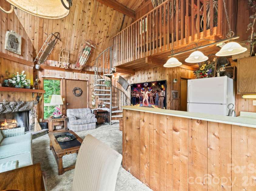 48 Easy Street, Waynesville, NC 28786.  MLS# CAR4411463, YatesRealty ID 42660. 