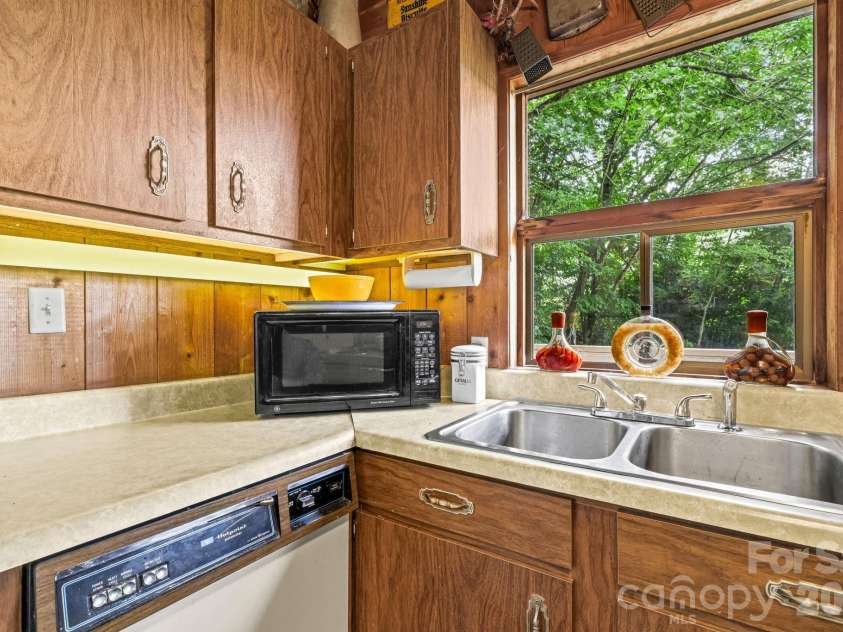 48 Easy Street, Waynesville, NC 28786.  MLS# CAR4411463, YatesRealty ID 42660. 
