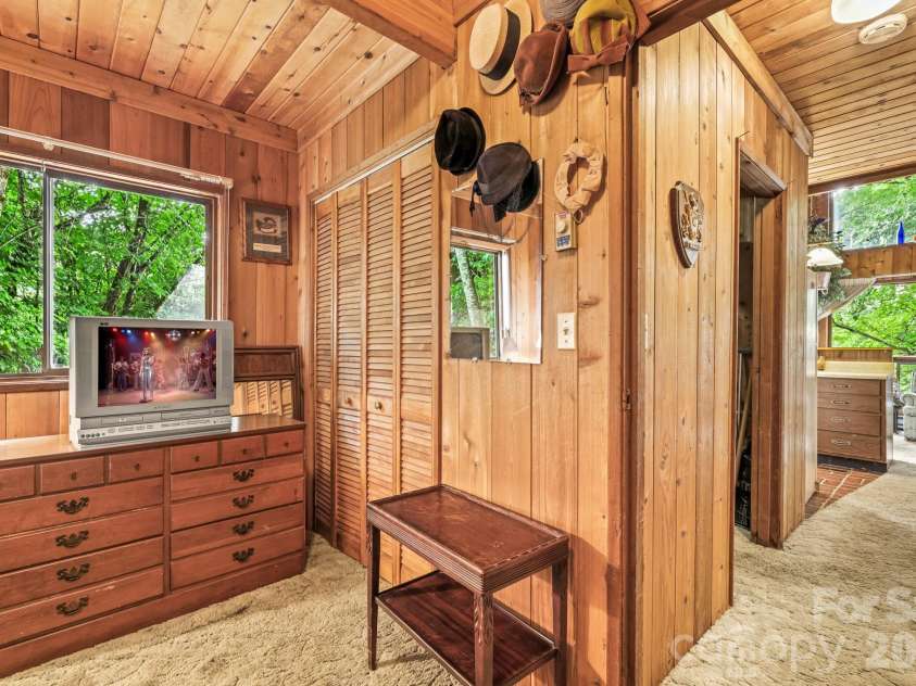 48 Easy Street, Waynesville, NC 28786.  MLS# CAR4411463, YatesRealty ID 42660. 