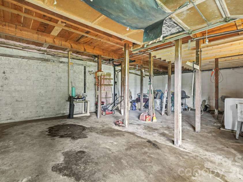 48 Easy Street, Waynesville, NC 28786.  MLS# CAR4411463, YatesRealty ID 42660. 