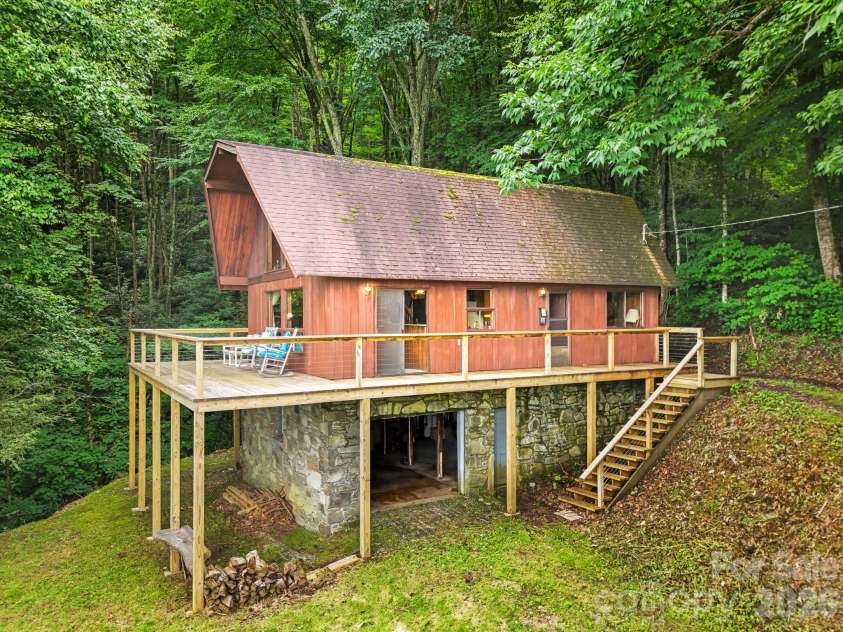 48 Easy Street, Waynesville, NC 28786.  MLS# CAR4411463, YatesRealty ID 42660. 