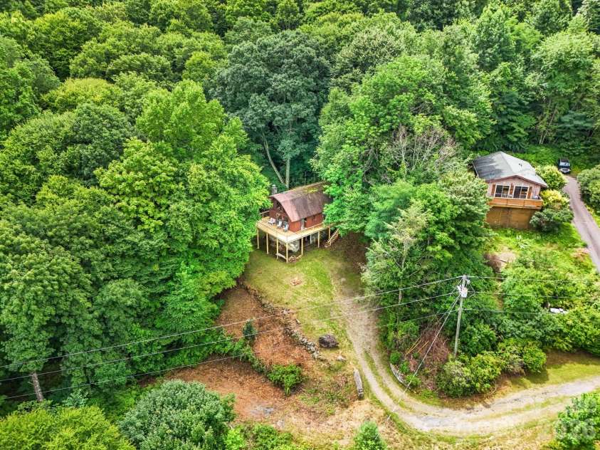 48 Easy Street, Waynesville, NC 28786.  MLS# CAR4411463, YatesRealty ID 42660. 