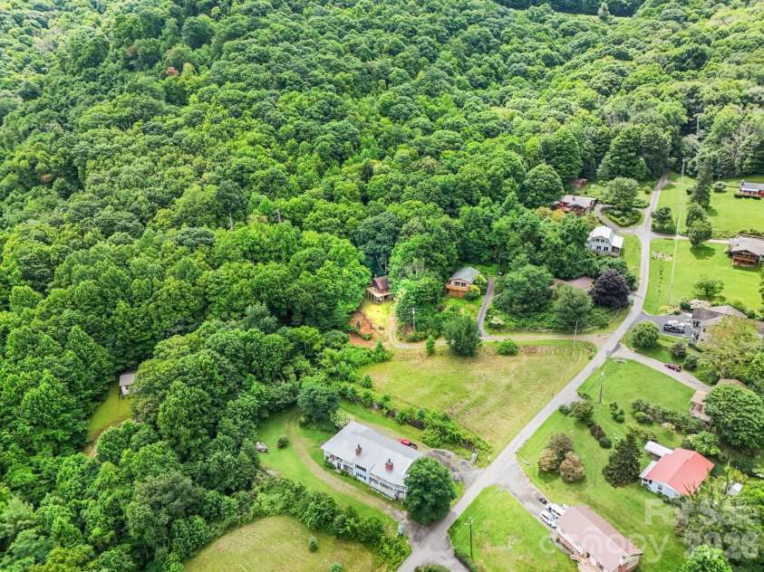 48 Easy Street, Waynesville, NC 28786.  MLS# CAR4411463, YatesRealty ID 42660. 