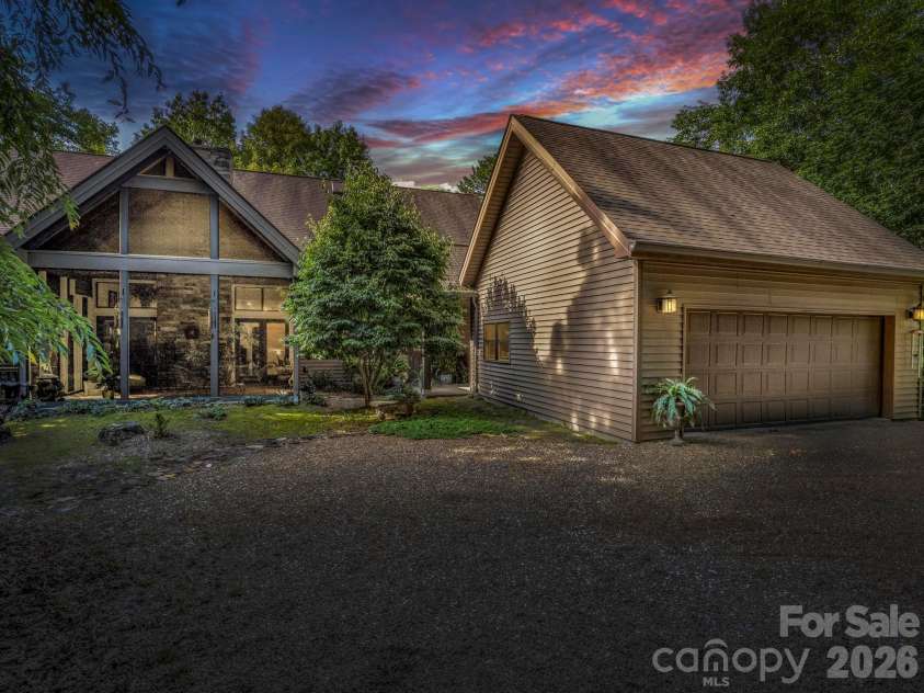 117 Inoli Circle, Brevard, NC 28712.  MLS# CAR4405669, YatesRealty ID 42661. 
