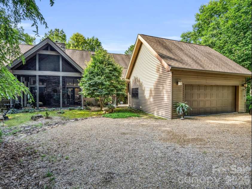 117 Inoli Circle, Brevard, NC 28712.  MLS# CAR4405669, YatesRealty ID 42661. 
