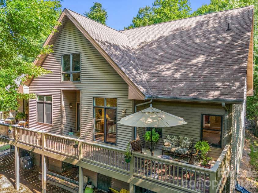 117 Inoli Circle, Brevard, NC 28712.  MLS# CAR4405669, YatesRealty ID 42661. 
