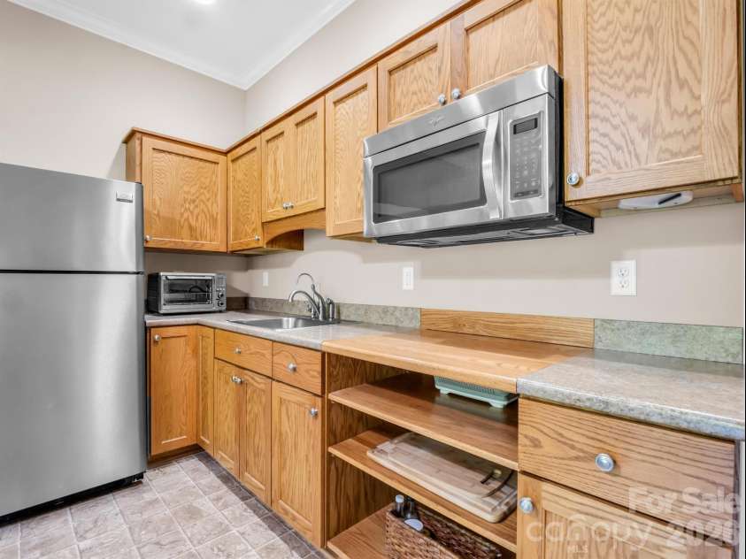 117 Inoli Circle, Brevard, NC 28712.  MLS# CAR4405669, YatesRealty ID 42661. 