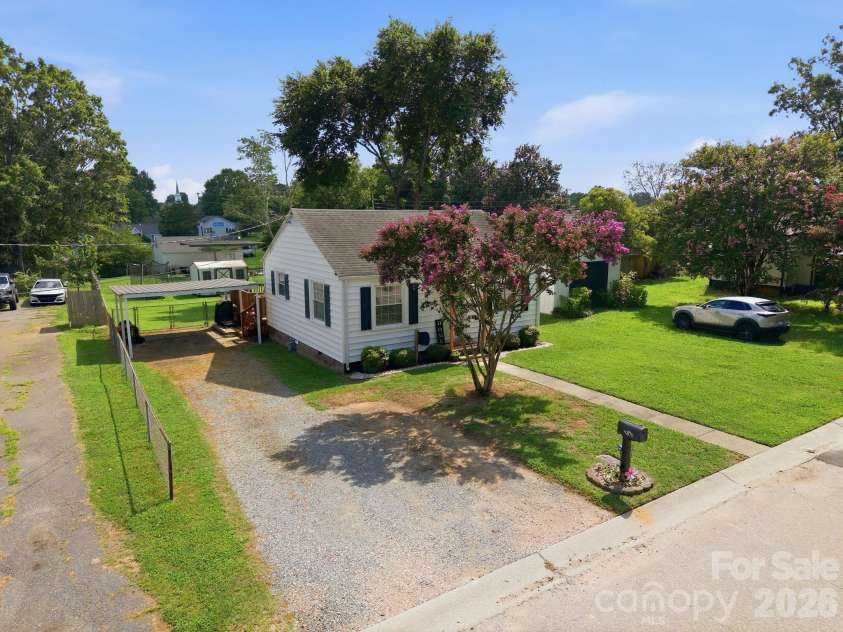2102 Englewood Street, Kannapolis, NC 28083.  MLS# CAR4411165, YatesRealty ID 42664. 