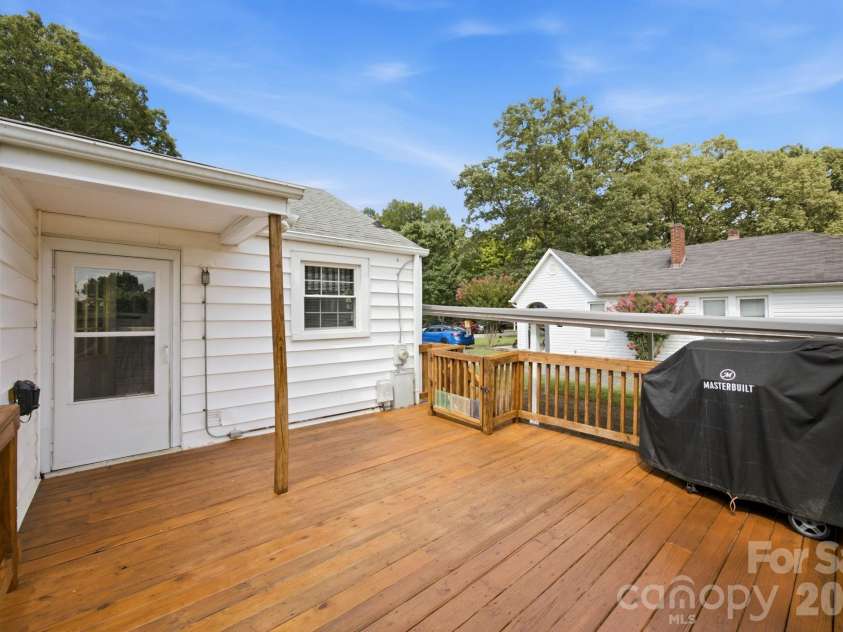 2102 Englewood Street, Kannapolis, NC 28083.  MLS# CAR4411165, YatesRealty ID 42664. 