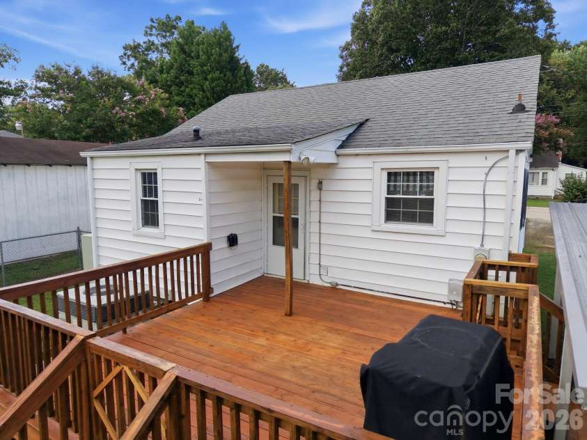 2102 Englewood Street, Kannapolis, NC 28083.  MLS# CAR4411165, YatesRealty ID 42664. 