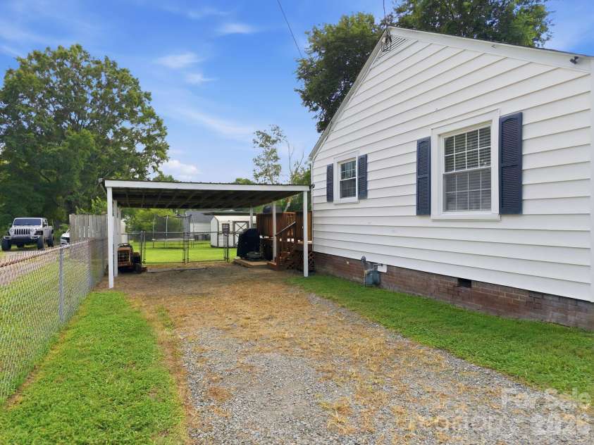 2102 Englewood Street, Kannapolis, NC 28083.  MLS# CAR4411165, YatesRealty ID 42664. 