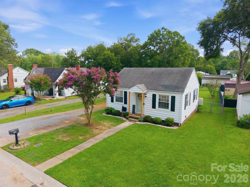 2102 Englewood Street, Kannapolis, NC 28083.  MLS# CAR4411165, YatesRealty ID 42664. 
