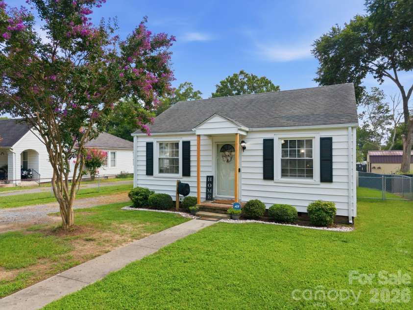 2102 Englewood Street, Kannapolis, NC 28083.  MLS# CAR4411165, YatesRealty ID 42664. 