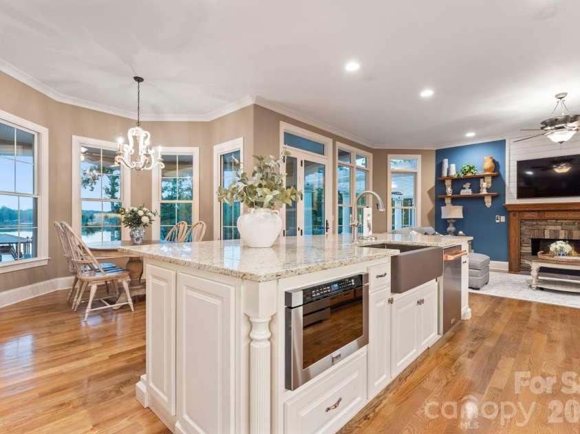 200 Timber Lake Drive, Troutman, NC 28166.  MLS# CAR4391540, YatesRealty ID 42665. Kitchen