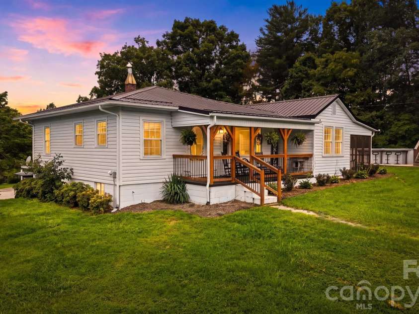 1706 Oakmont Drive, Lenoir, NC 28645.  MLS# CAR4411247, YatesRealty ID 42666. 