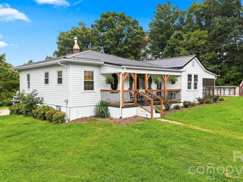 1706 Oakmont Drive, Lenoir, NC 28645.  MLS# CAR4411247, YatesRealty ID 42666. 