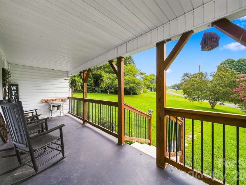 1706 Oakmont Drive, Lenoir, NC 28645.  MLS# CAR4411247, YatesRealty ID 42666. 