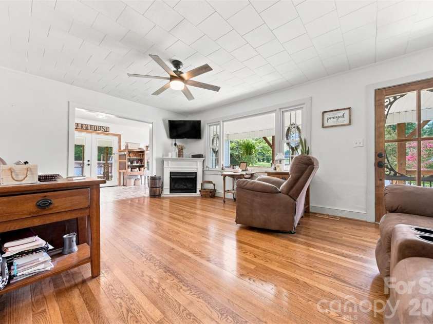 1706 Oakmont Drive, Lenoir, NC 28645.  MLS# CAR4411247, YatesRealty ID 42666. 