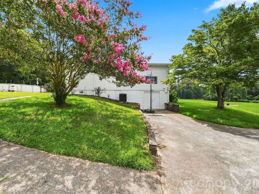 1706 Oakmont Drive, Lenoir, NC 28645.  MLS# CAR4411247, YatesRealty ID 42666. 