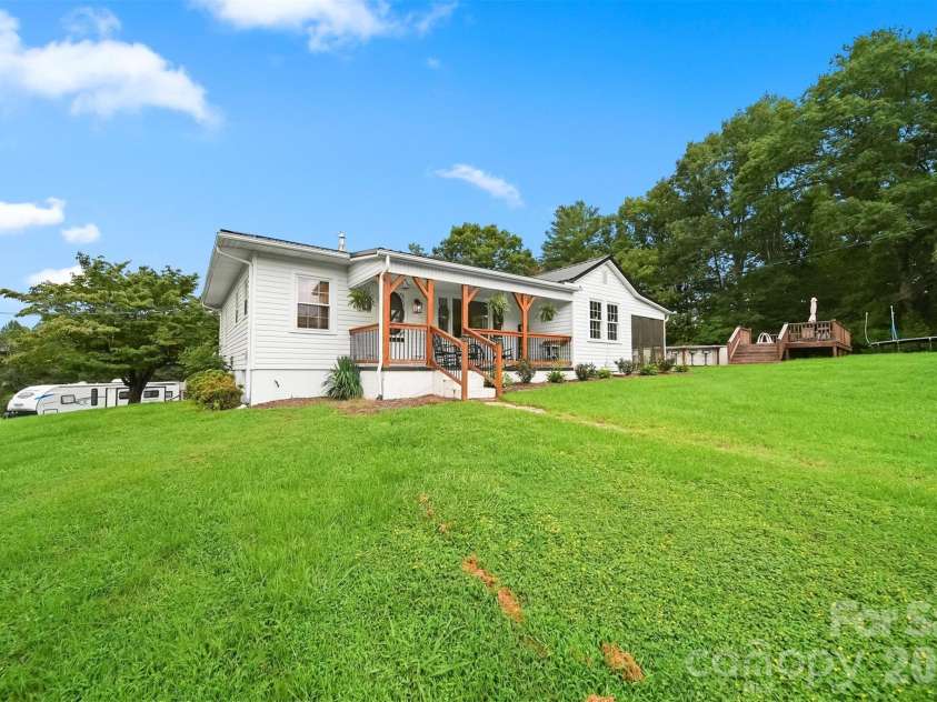 1706 Oakmont Drive, Lenoir, NC 28645.  MLS# CAR4411247, YatesRealty ID 42666. 