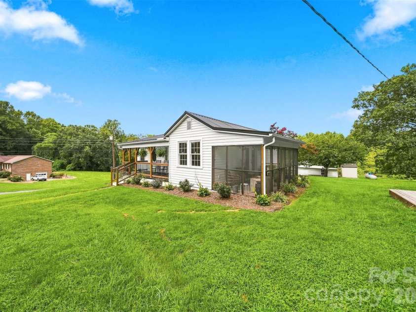 1706 Oakmont Drive, Lenoir, NC 28645.  MLS# CAR4411247, YatesRealty ID 42666. 