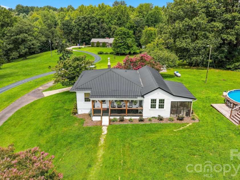 1706 Oakmont Drive, Lenoir, NC 28645.  MLS# CAR4411247, YatesRealty ID 42666. 
