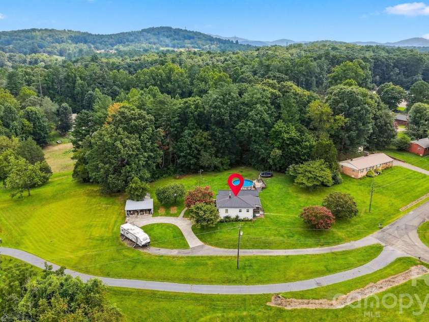 1706 Oakmont Drive, Lenoir, NC 28645.  MLS# CAR4411247, YatesRealty ID 42666. 