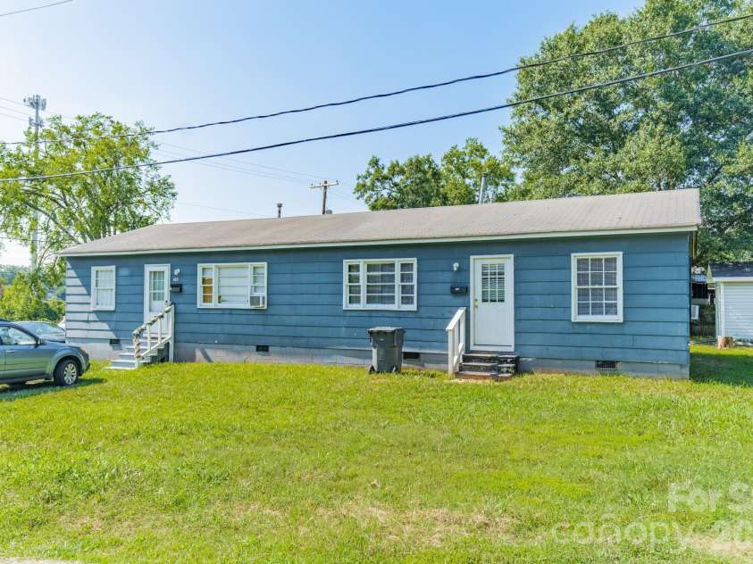 402 Webb Street, Dallas, NC 28034.  MLS# CAR4403939, YatesRealty ID 42668. 