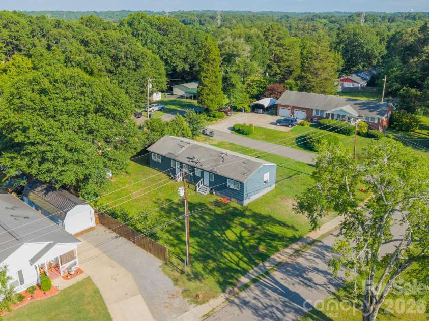 402 Webb Street, Dallas, NC 28034.  MLS# CAR4403939, YatesRealty ID 42668. 