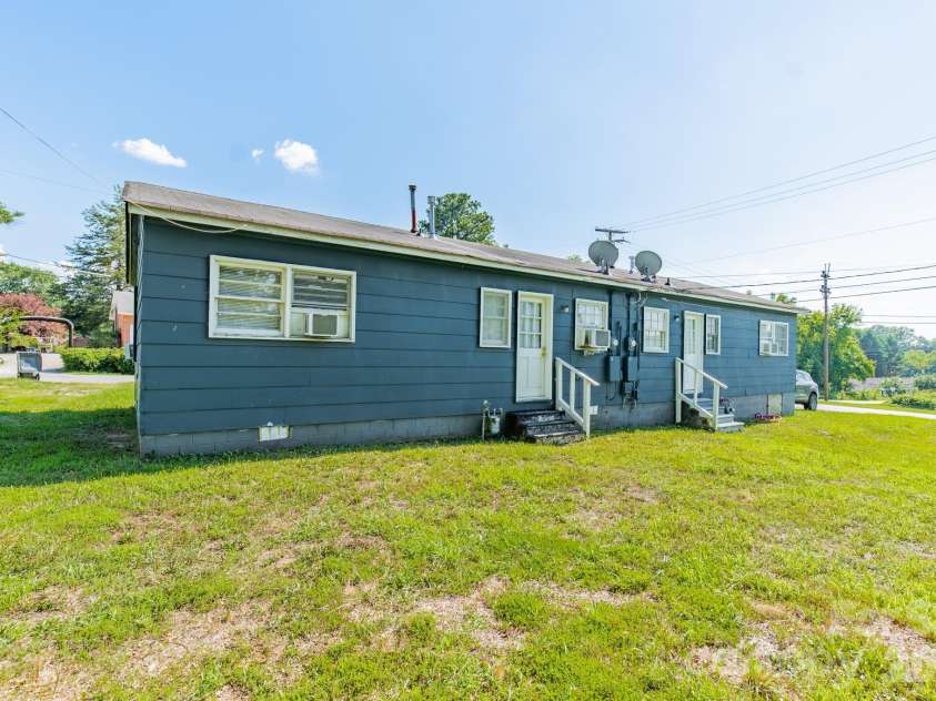 402 Webb Street, Dallas, NC 28034.  MLS# CAR4403939, YatesRealty ID 42668. 