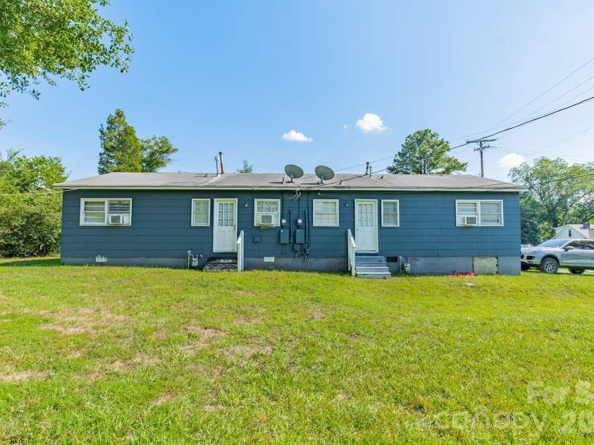 402 Webb Street, Dallas, NC 28034.  MLS# CAR4403939, YatesRealty ID 42668. 