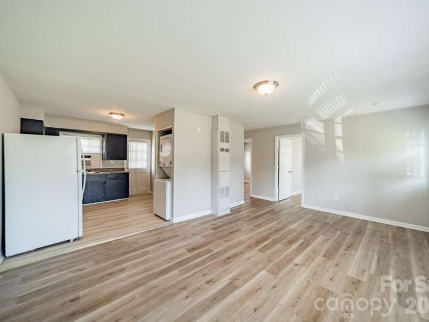 402 Webb Street, Dallas, NC 28034.  MLS# CAR4403939, YatesRealty ID 42668. 