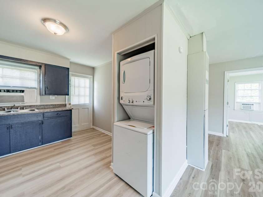 402 Webb Street, Dallas, NC 28034.  MLS# CAR4403939, YatesRealty ID 42668. 