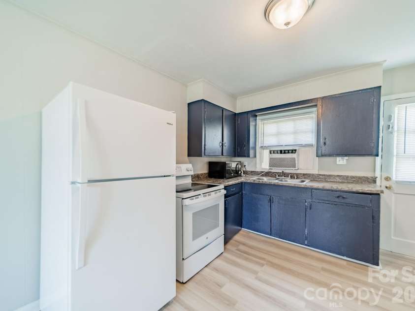 402 Webb Street, Dallas, NC 28034.  MLS# CAR4403939, YatesRealty ID 42668. 