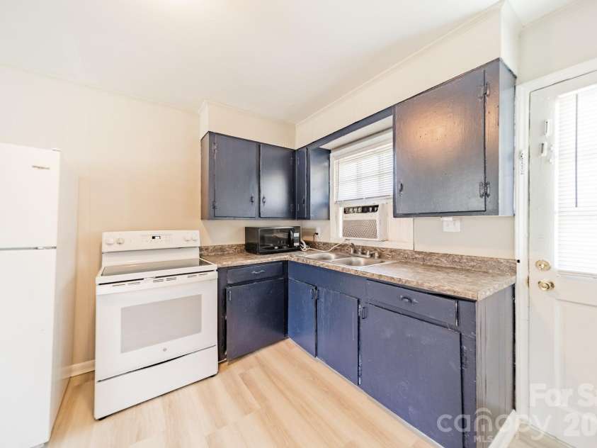 402 Webb Street, Dallas, NC 28034.  MLS# CAR4403939, YatesRealty ID 42668. 