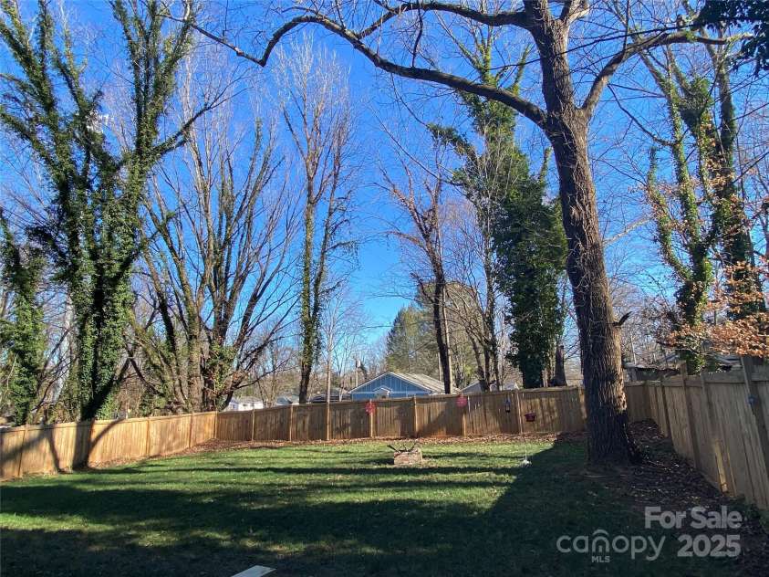 525 Park Drive, Statesville, NC 28677.  MLS# CAR4332807, YatesRealty ID 4267. Back yard