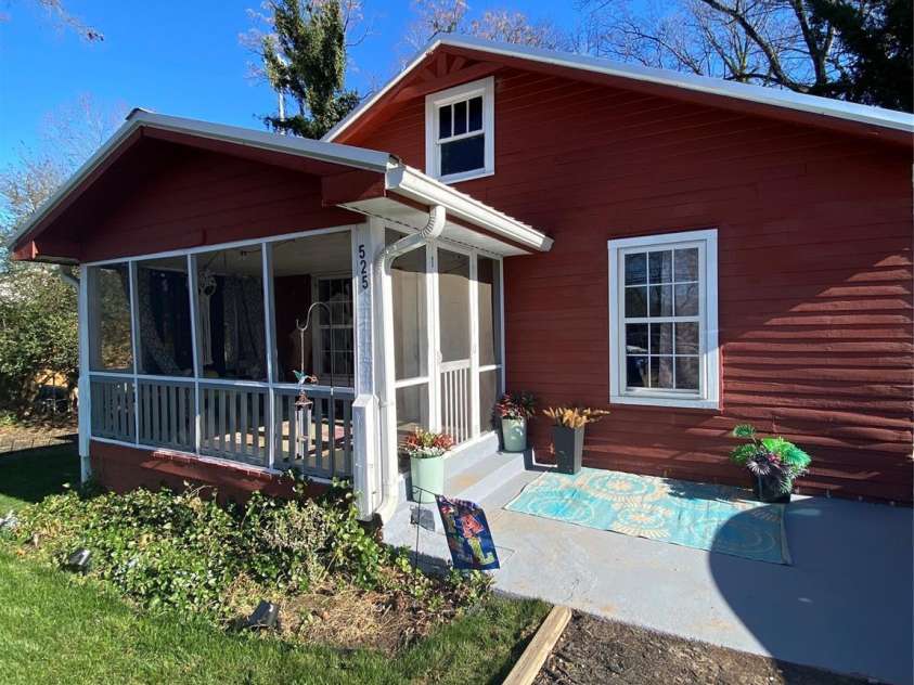 525 Park Drive, Statesville, NC 28677.  MLS# CAR4332807, YatesRealty ID 4267. Front