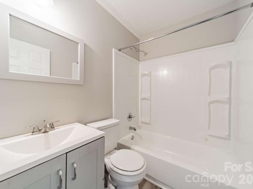 14 Mills Avenue, Concord, NC 28027.  MLS# CAR4403802, YatesRealty ID 42670. Upstairs Bathroom