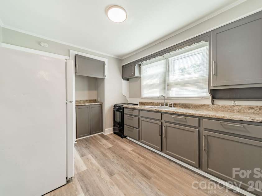 14 Mills Avenue, Concord, NC 28027.  MLS# CAR4403802, YatesRealty ID 42670. Upstairs Kitchen