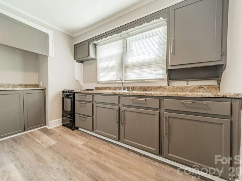 14 Mills Avenue, Concord, NC 28027.  MLS# CAR4403802, YatesRealty ID 42670. Upstairs Kitchen