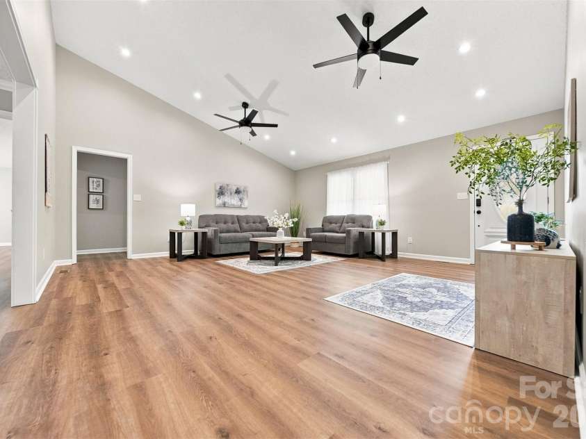 136 Cook Lane, Hickory, NC 28601.  MLS# CAR4412486, YatesRealty ID 42671. 